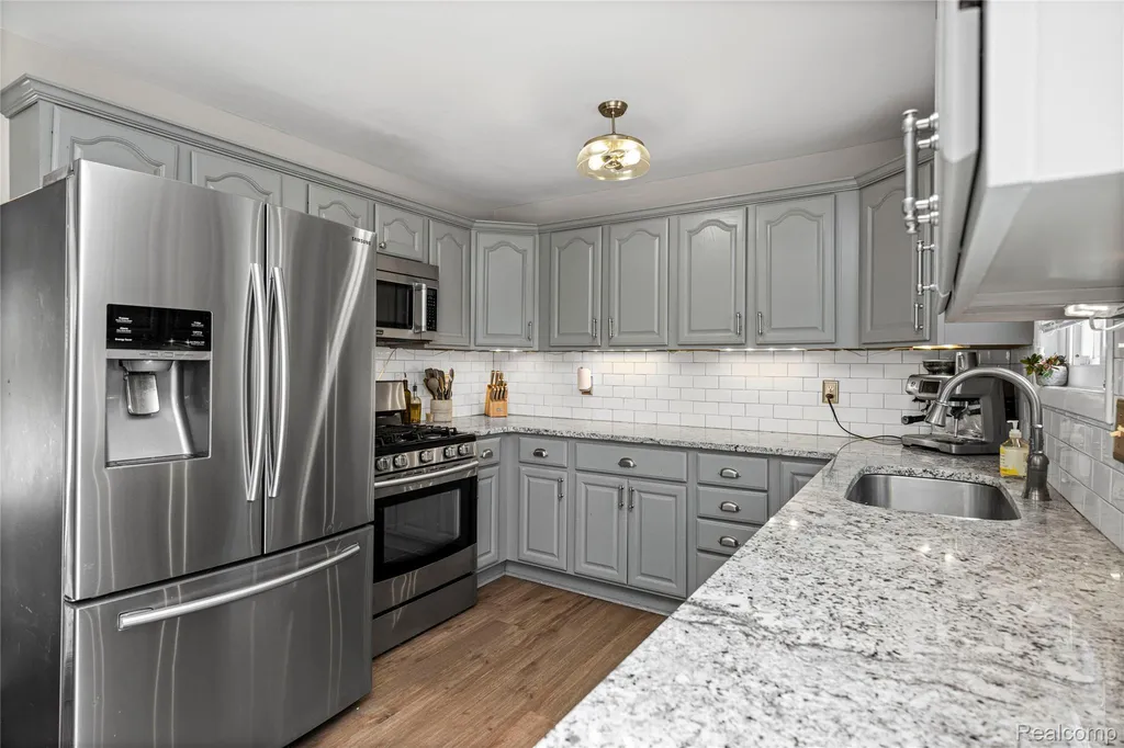 8561 Liberty Boulevard Westland City MI 48185