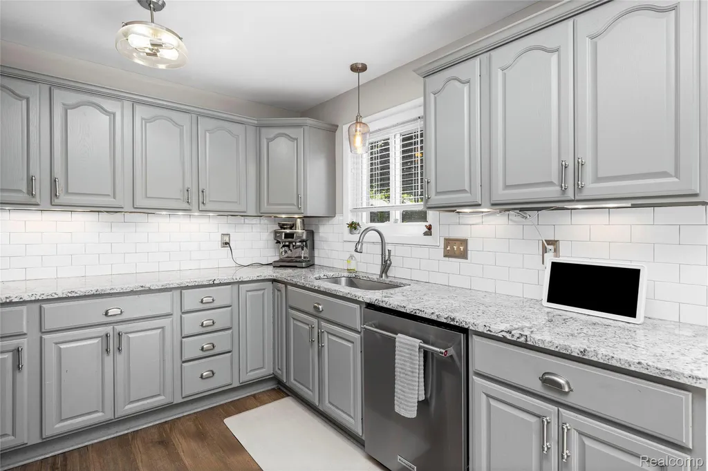 8561 Liberty Boulevard Westland City MI 48185
