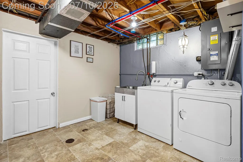 8561 Liberty Boulevard Westland City MI 48185