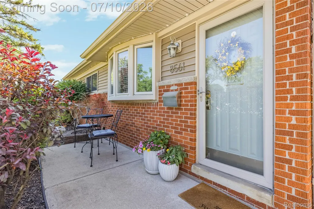 8561 Liberty Boulevard Westland City MI 48185