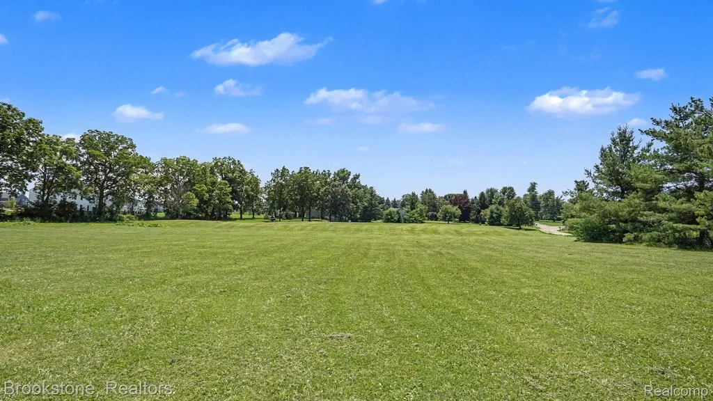 27000 Stancrest Drive Lyon Charter Township MI 48178
