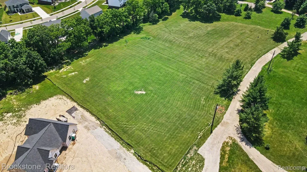 27000 Stancrest Drive Lyon Charter Township MI 48178