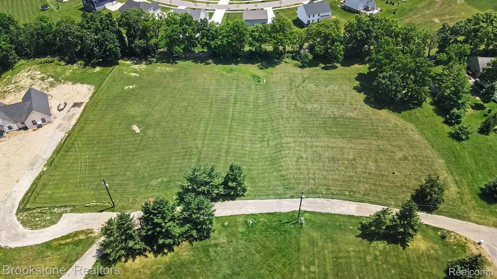 27000 Stancrest Drive Lyon Charter Township MI 48178