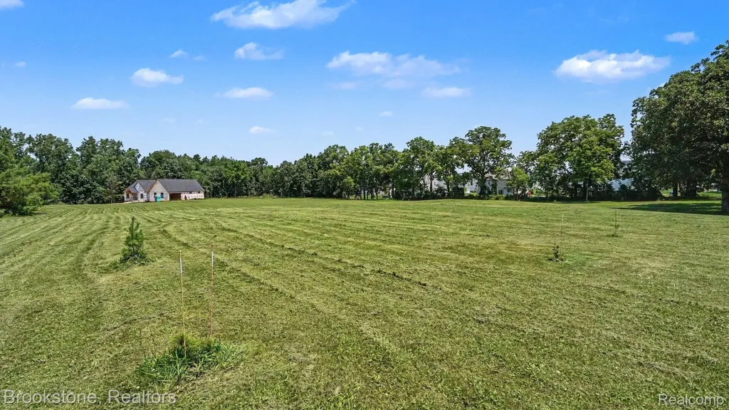 27000 Stancrest Drive Lyon Charter Township MI 48178