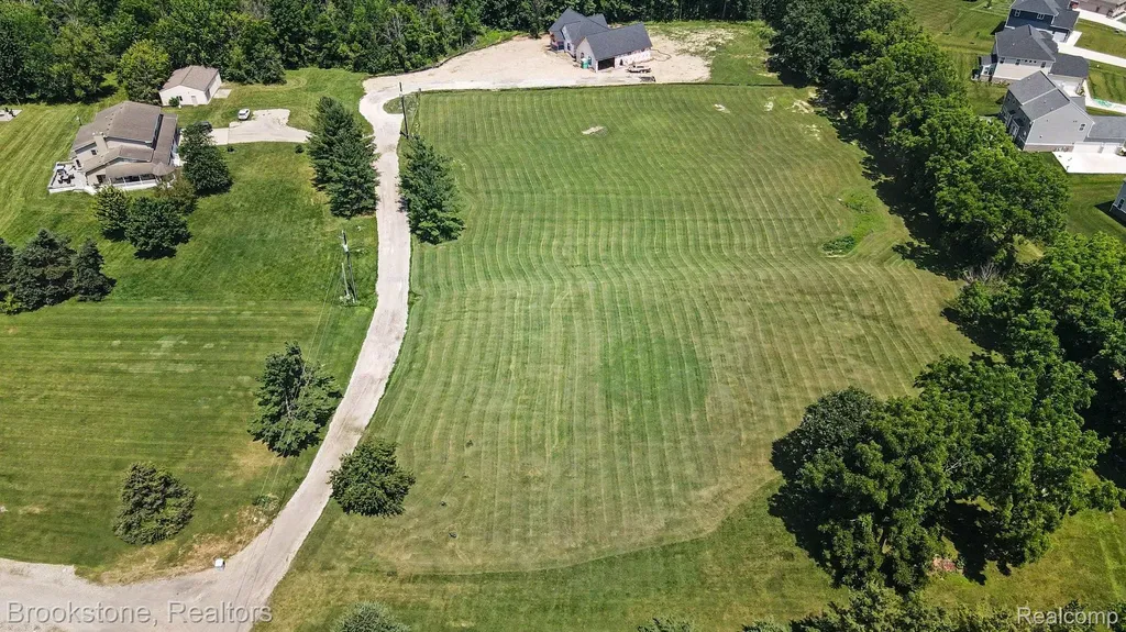 27000 Stancrest Drive Lyon Charter Township MI 48178