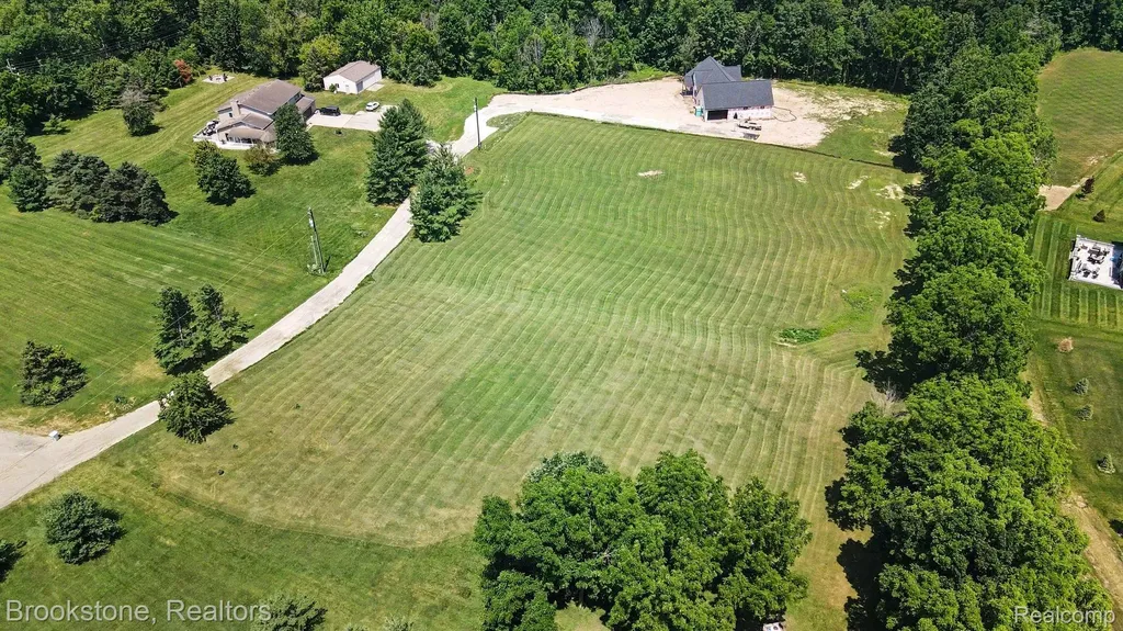 27000 Stancrest Drive Lyon Charter Township MI 48178