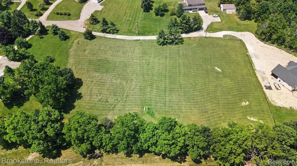 27000 Stancrest Drive Lyon Charter Township MI 48178