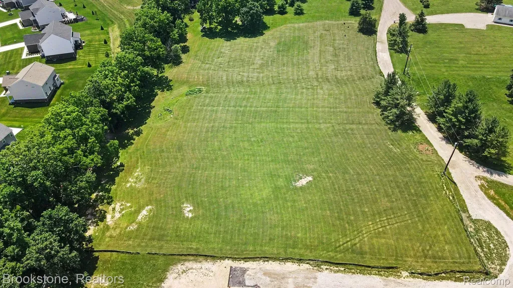 27000 Stancrest Drive Lyon Charter Township MI 48178