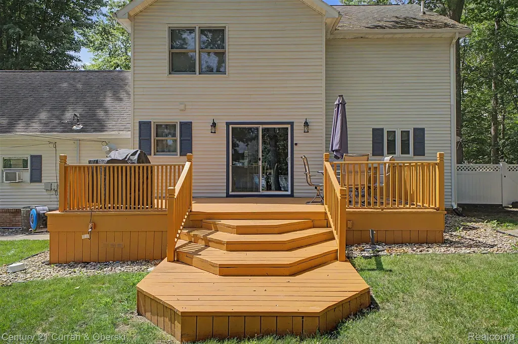 25900 Belledale Street Taylor City MI 48180