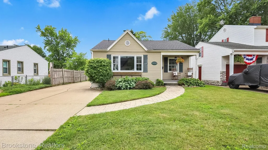 22318 Cedar Street St. Clair Shores City MI 48081