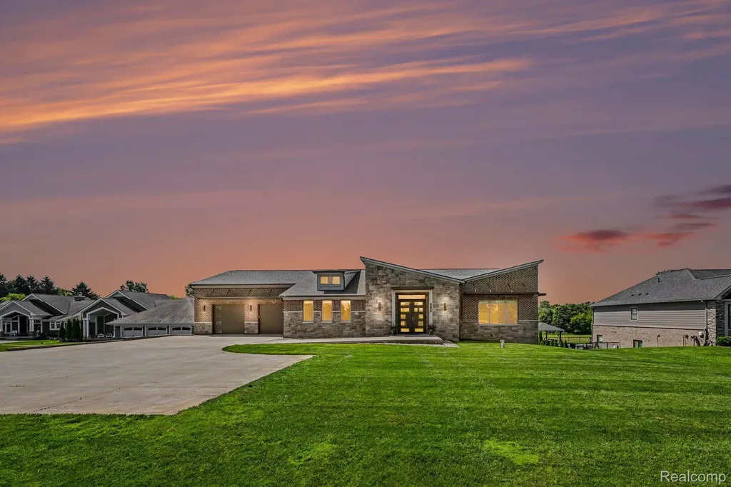 2943 Sleeth Road Commerce Charter Township MI 48382