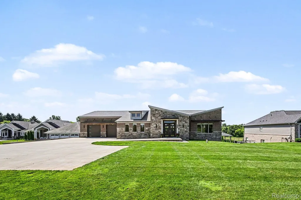 2943 Sleeth Road Commerce Charter Township MI 48382