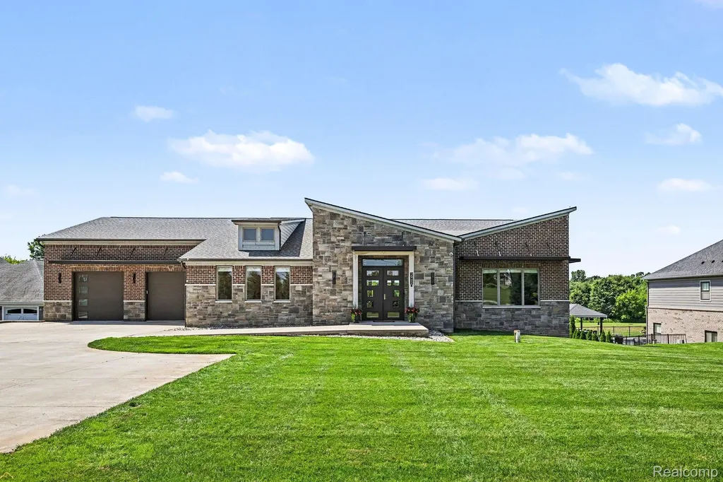 2943 Sleeth Road Commerce Charter Township MI 48382