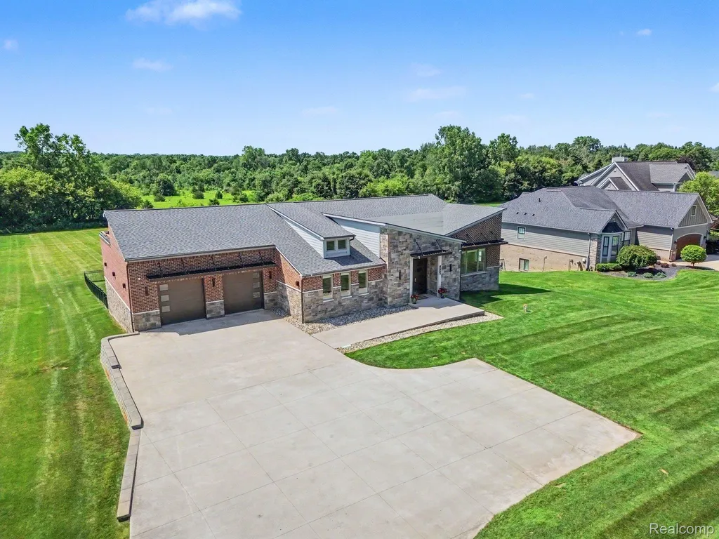 2943 Sleeth Road Commerce Charter Township MI 48382