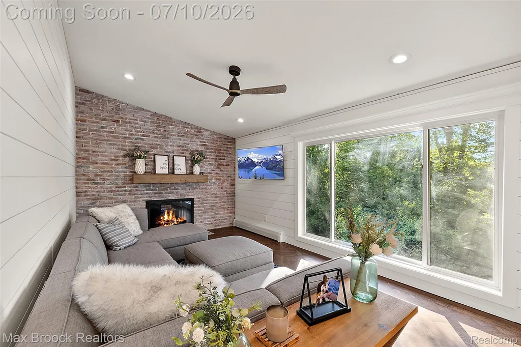 139 Wimbleton Drive Birmingham City MI 48009