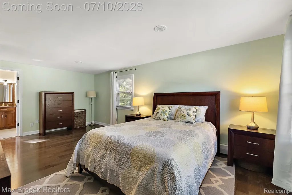 139 Wimbleton Drive Birmingham City MI 48009