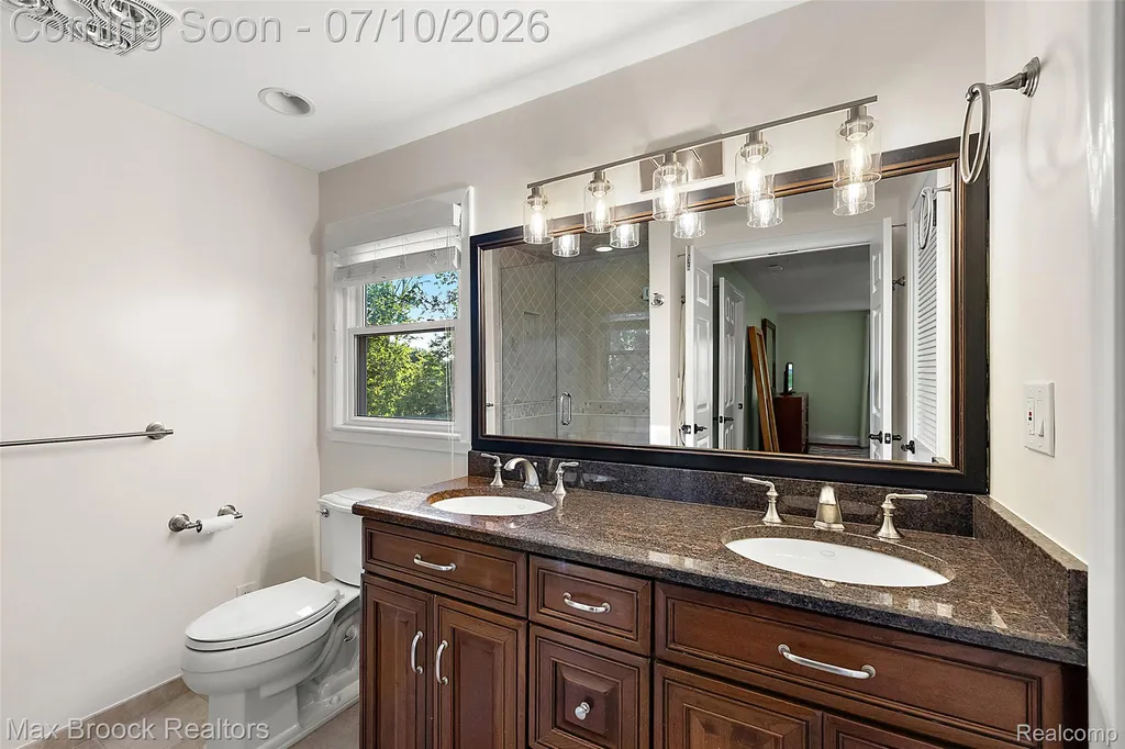 139 Wimbleton Drive Birmingham City MI 48009