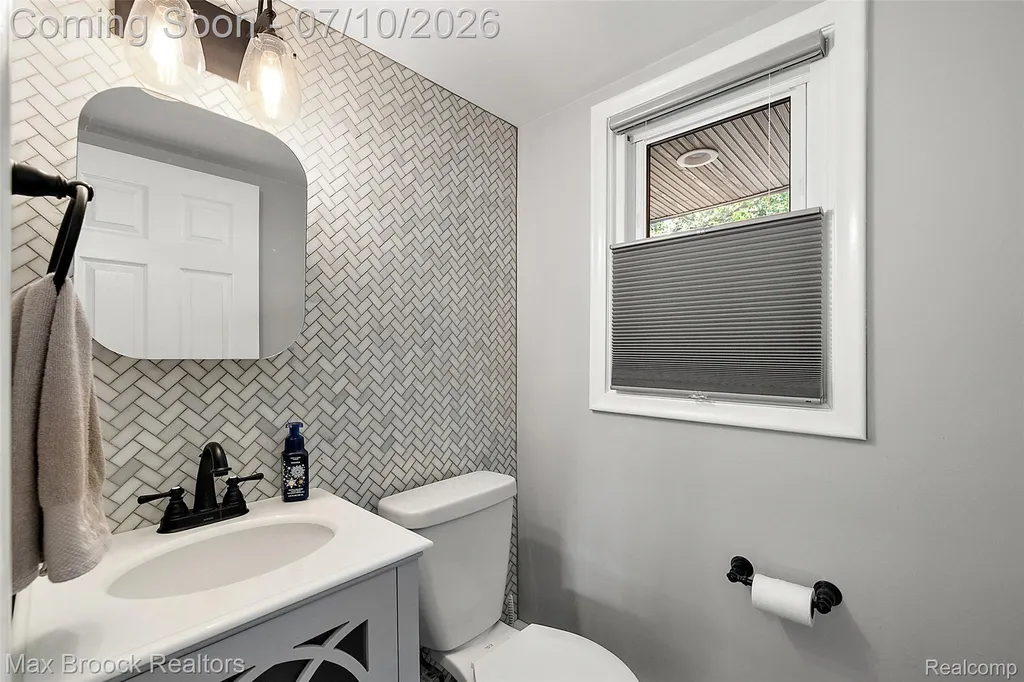 139 Wimbleton Drive Birmingham City MI 48009