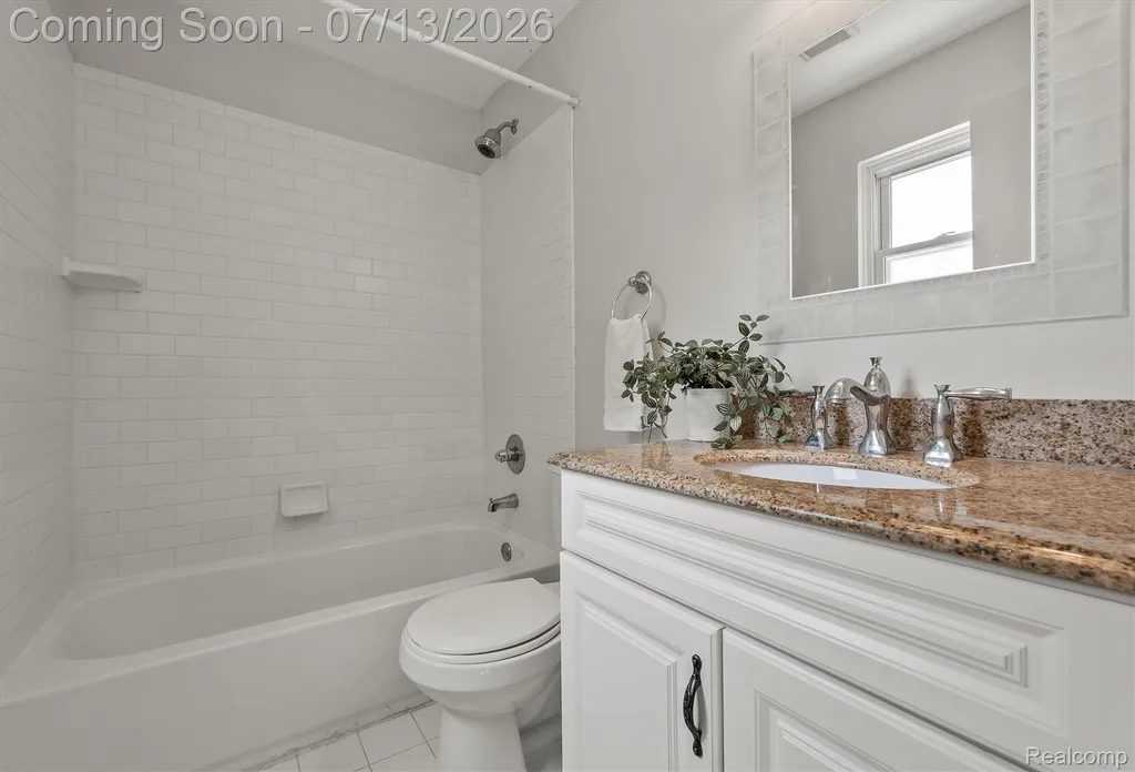 16249 Birwood Avenue Beverly Hills Village MI 48025