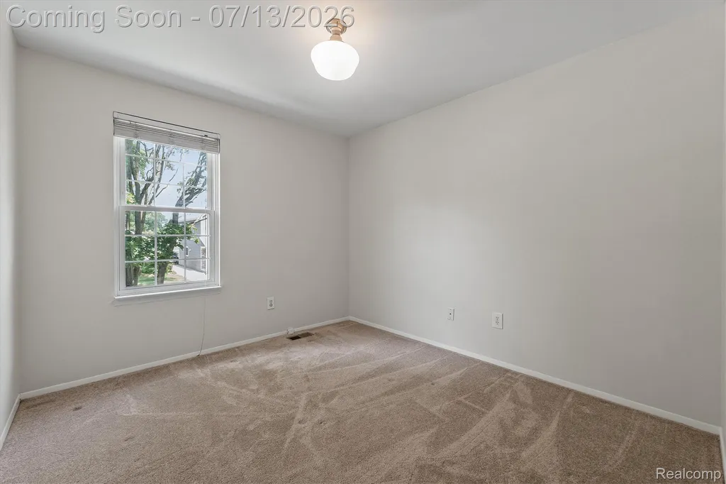 16249 Birwood Avenue Beverly Hills Village MI 48025