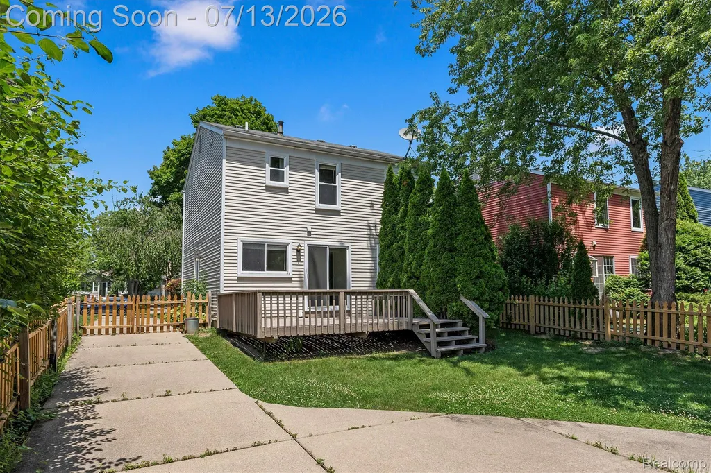 16249 Birwood Avenue Beverly Hills Village MI 48025
