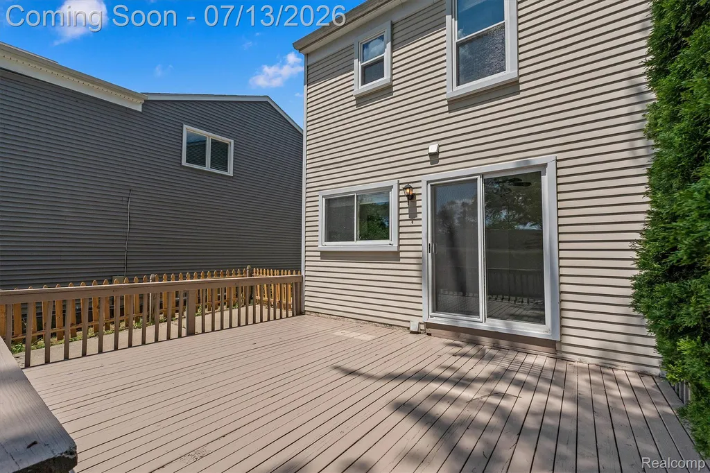 16249 Birwood Avenue Beverly Hills Village MI 48025