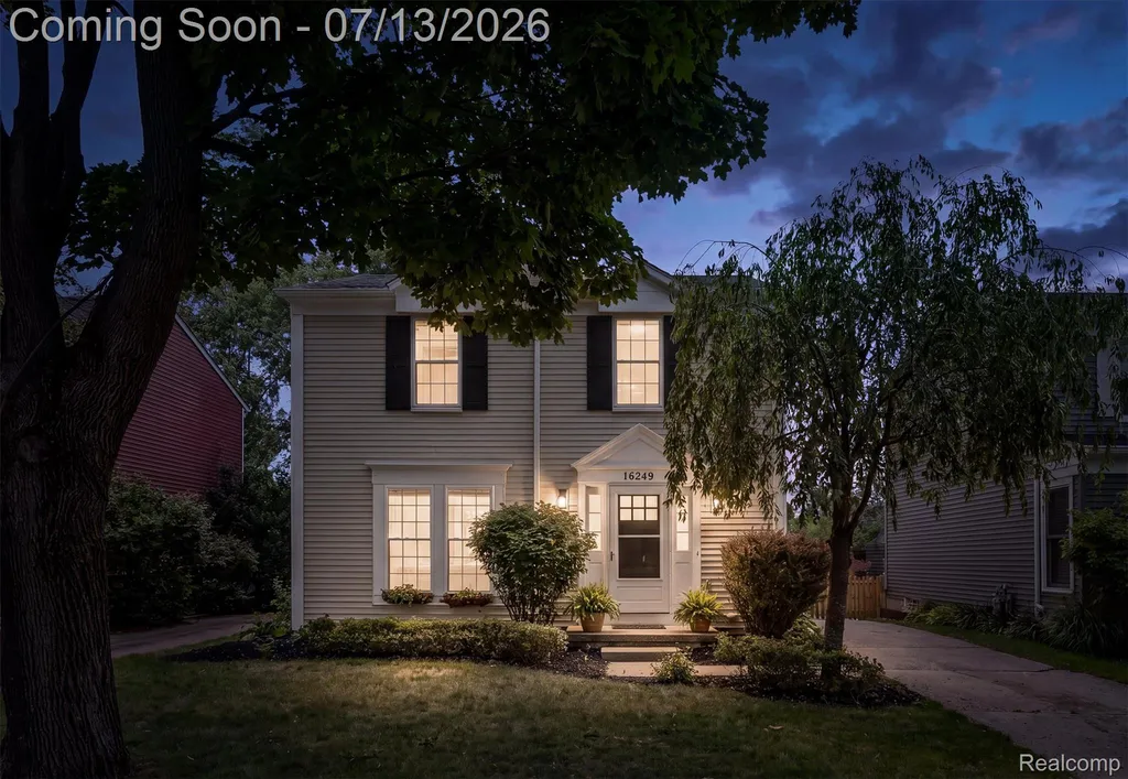 16249 Birwood Avenue Beverly Hills Village MI 48025