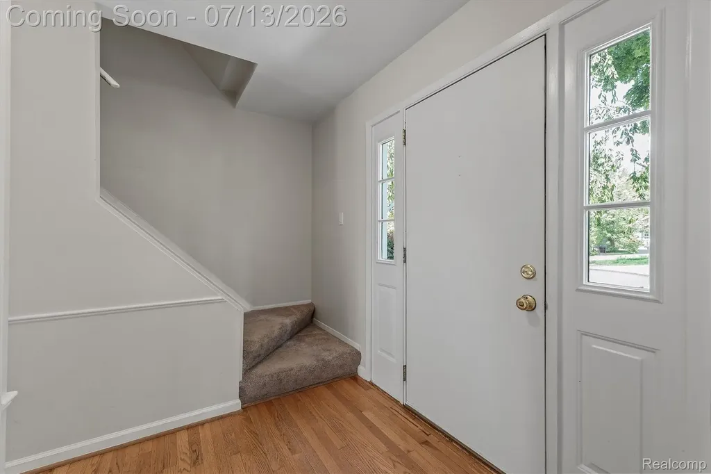 16249 Birwood Avenue Beverly Hills Village MI 48025