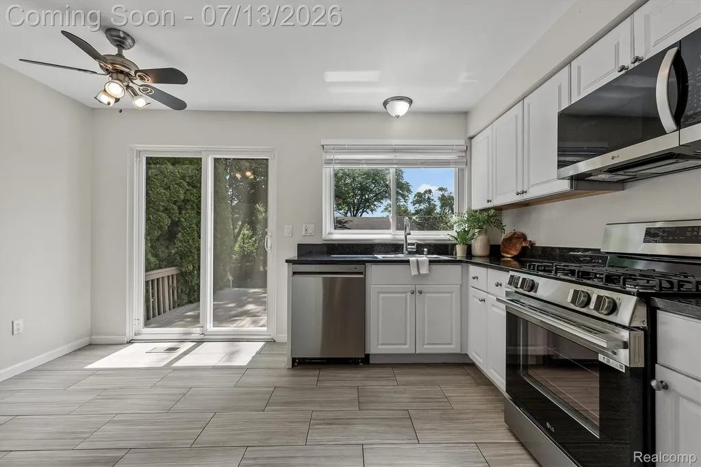 16249 Birwood Avenue Beverly Hills Village MI 48025