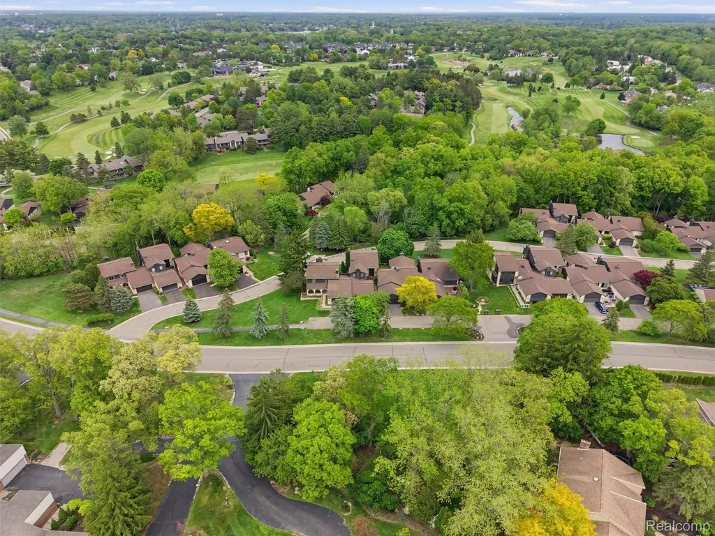 4261 Wabeek Lake Drive S Bloomfield Hills City MI 48302