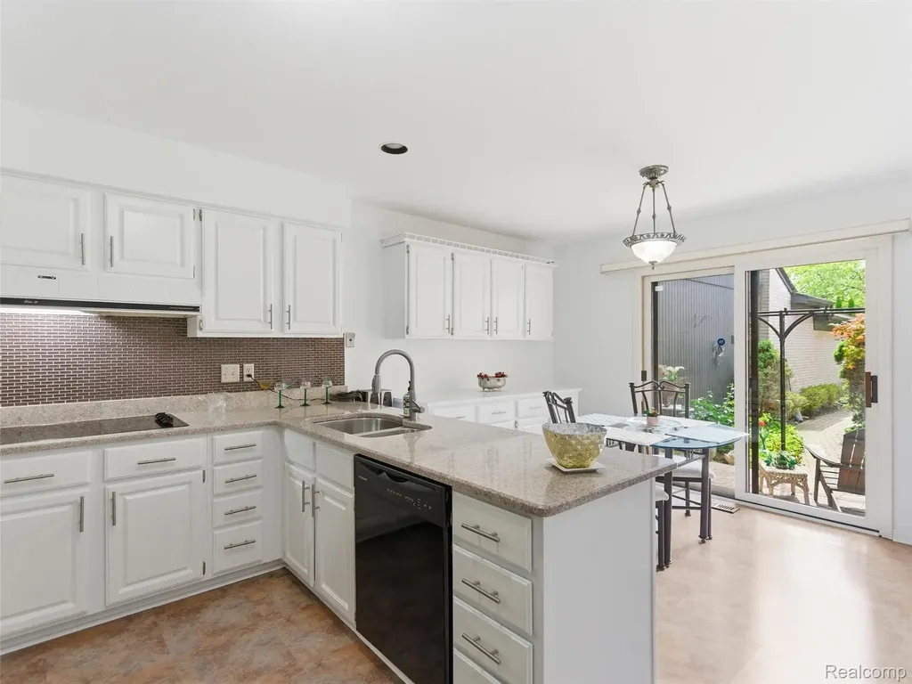 4261 Wabeek Lake Drive S Bloomfield Hills City MI 48302