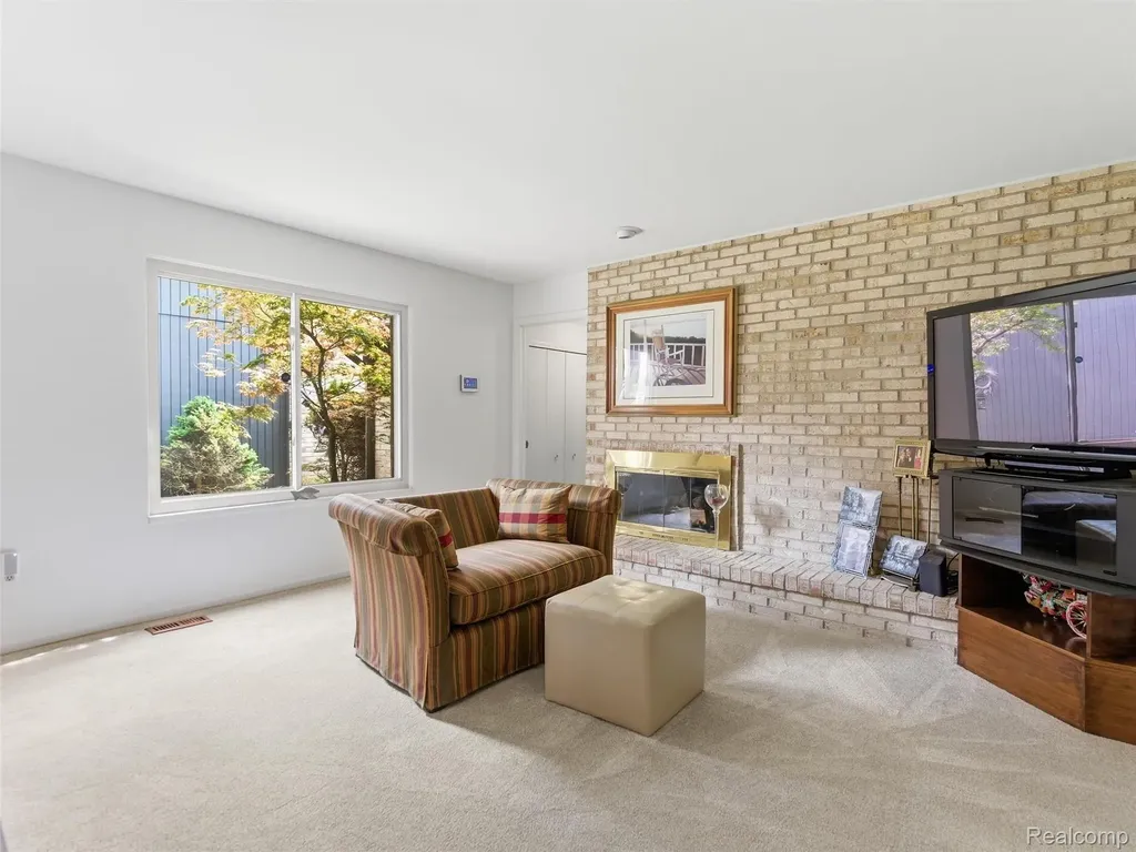 4261 Wabeek Lake Drive S Bloomfield Hills City MI 48302
