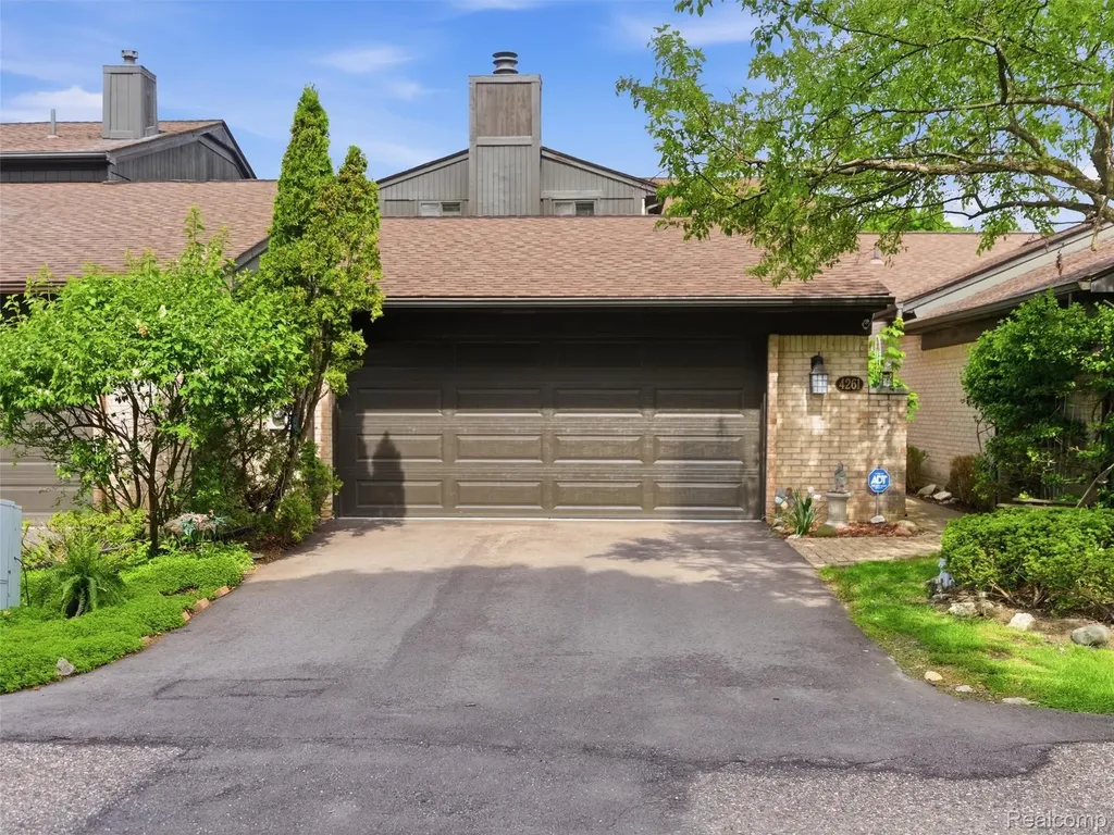 4261 Wabeek Lake Drive S Bloomfield Hills City MI 48302