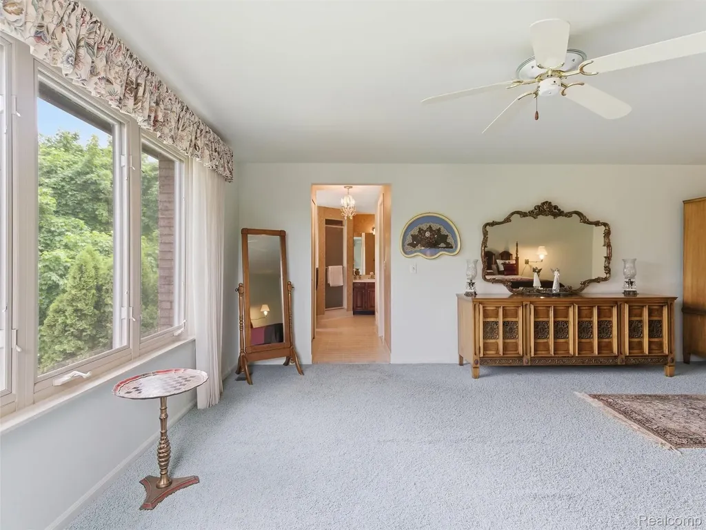 4261 Wabeek Lake Drive S Bloomfield Hills City MI 48302