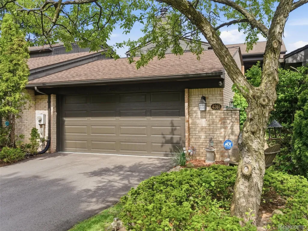 4261 Wabeek Lake Drive S Bloomfield Hills City MI 48302