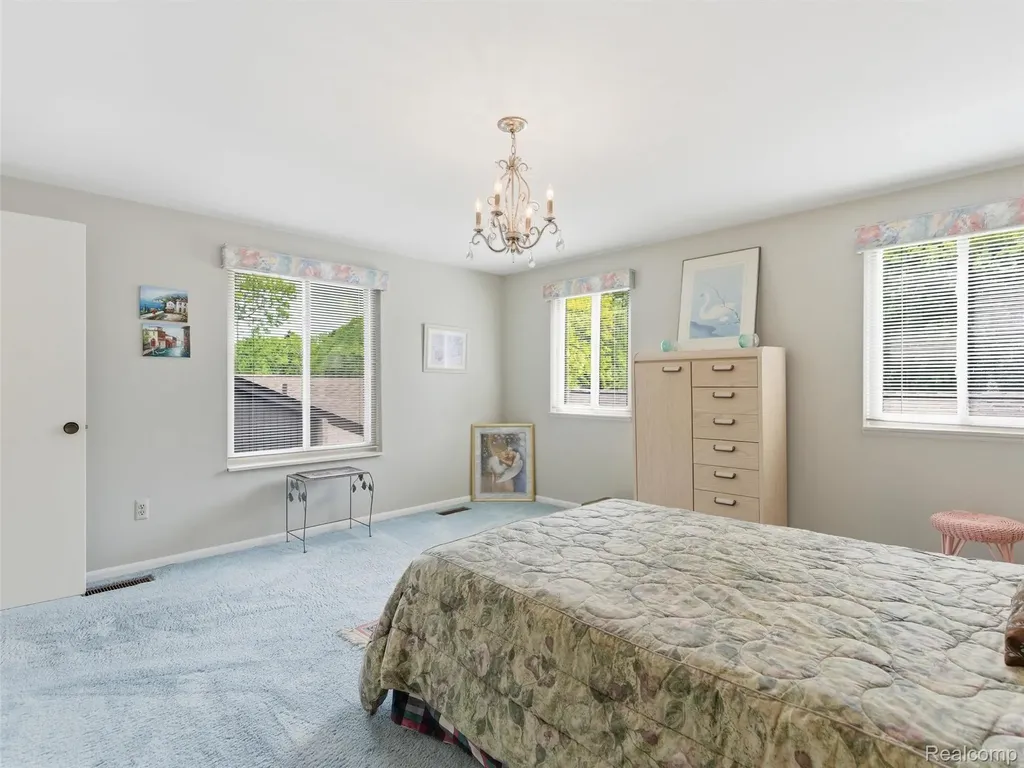 4261 Wabeek Lake Drive S Bloomfield Hills City MI 48302