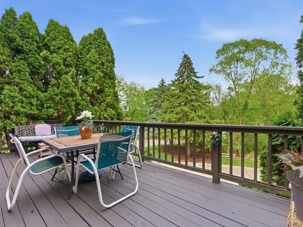 4261 Wabeek Lake Drive S Bloomfield Hills City MI 48302