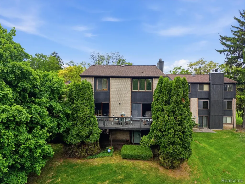 4261 Wabeek Lake Drive S Bloomfield Hills City MI 48302