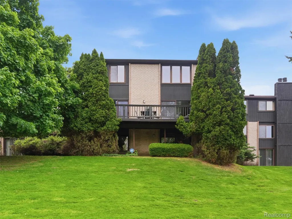 4261 Wabeek Lake Drive S Bloomfield Hills City MI 48302