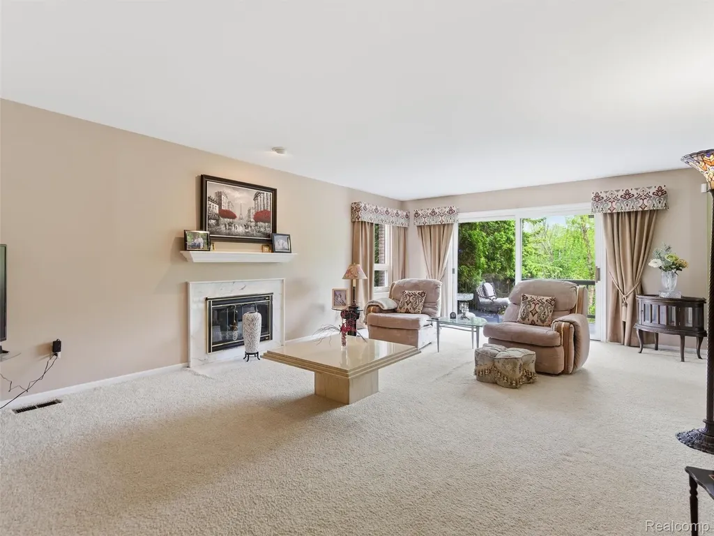 4261 Wabeek Lake Drive S Bloomfield Hills City MI 48302