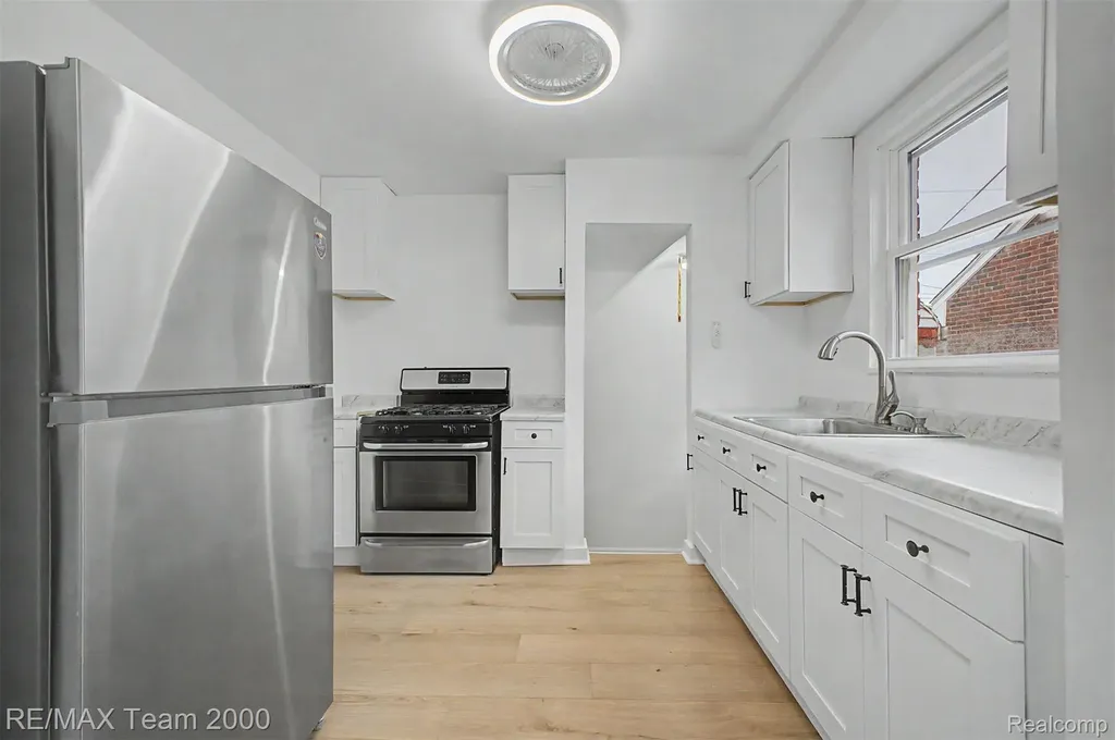 1670 Riverbank Street Lincoln Park City MI 48146