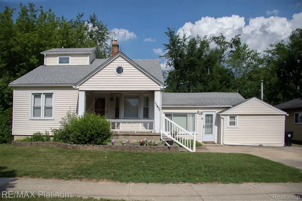 18696 Inkster Road E Redford Charter Township MI 48240