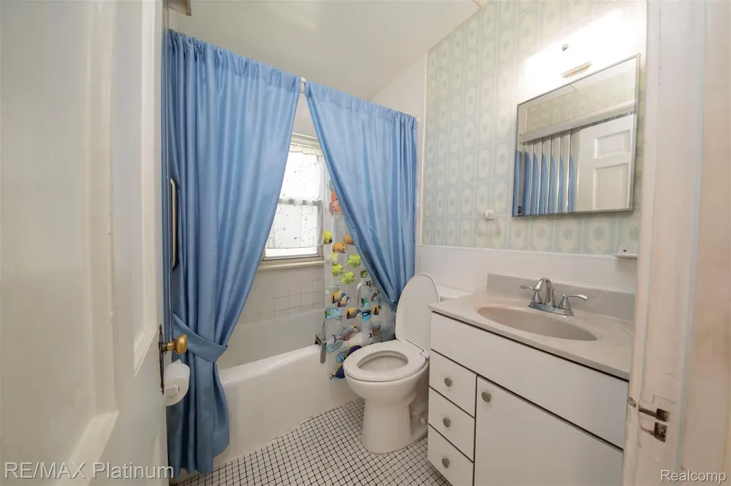 18696 Inkster Road E Redford Charter Township MI 48240