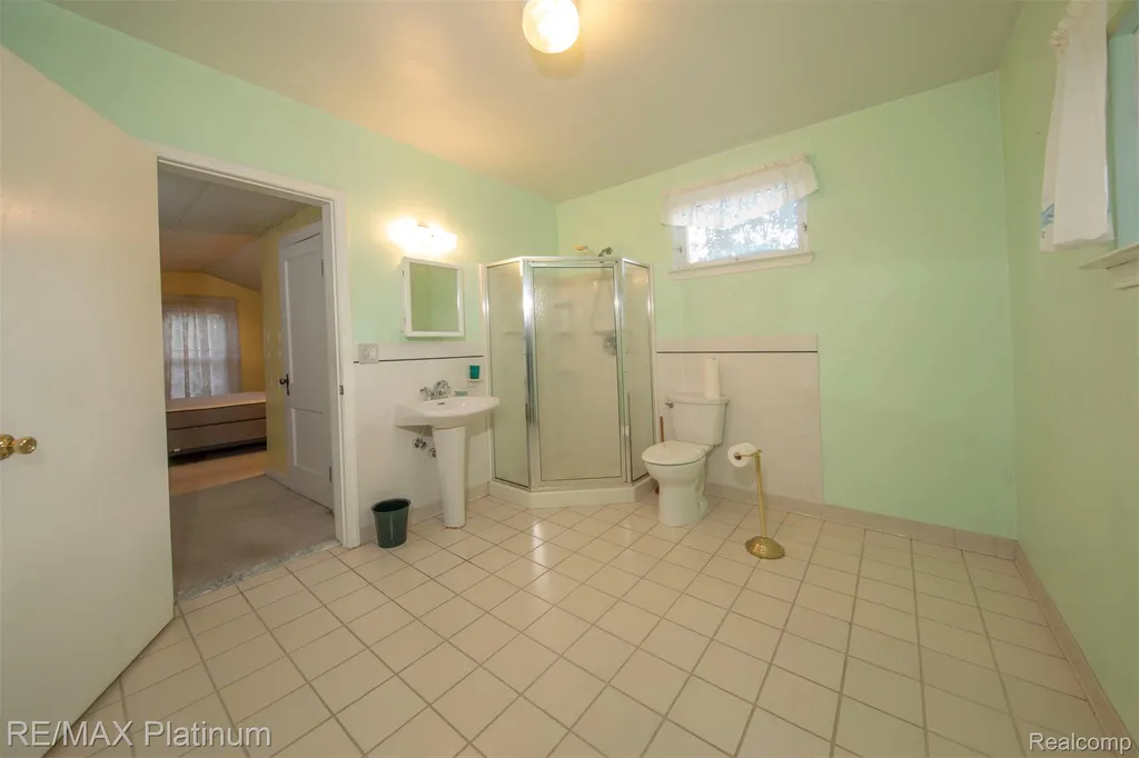 18696 Inkster Road E Redford Charter Township MI 48240