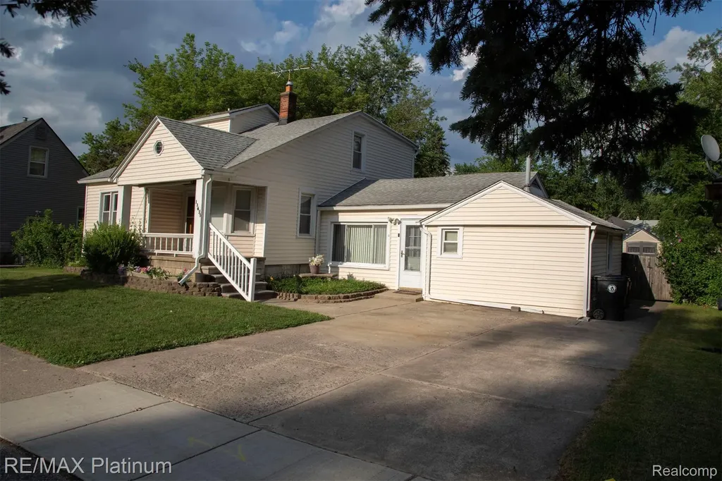 18696 Inkster Road E Redford Charter Township MI 48240