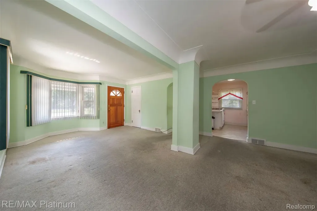 18696 Inkster Road E Redford Charter Township MI 48240