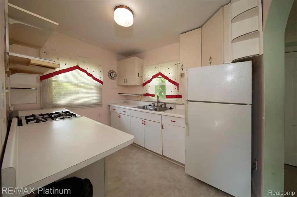 18696 Inkster Road E Redford Charter Township MI 48240