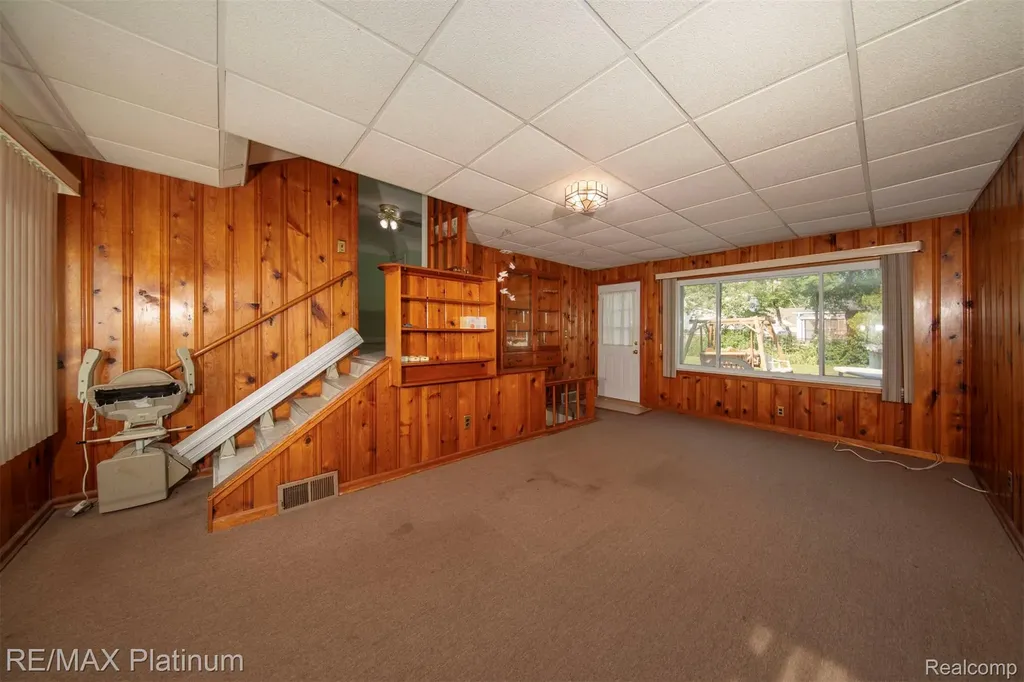 18696 Inkster Road E Redford Charter Township MI 48240