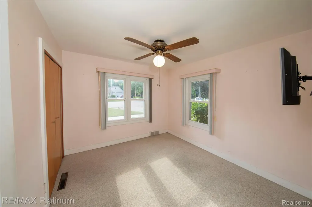 18696 Inkster Road E Redford Charter Township MI 48240