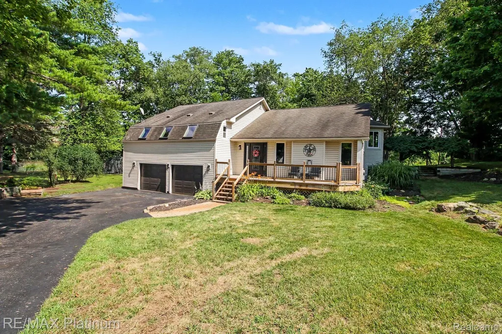6317 Kevin Drive Hamburg Township MI 48116